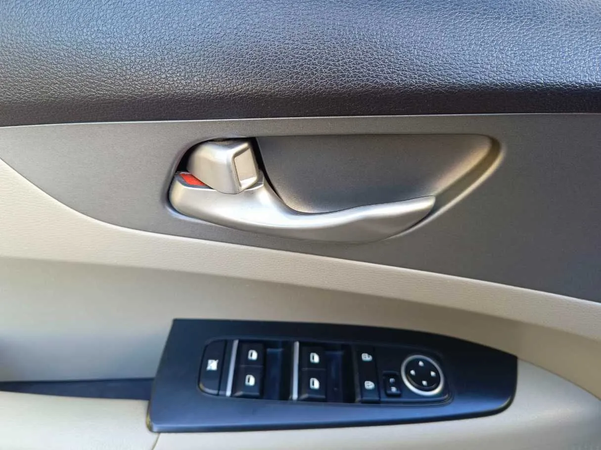 Car image 27