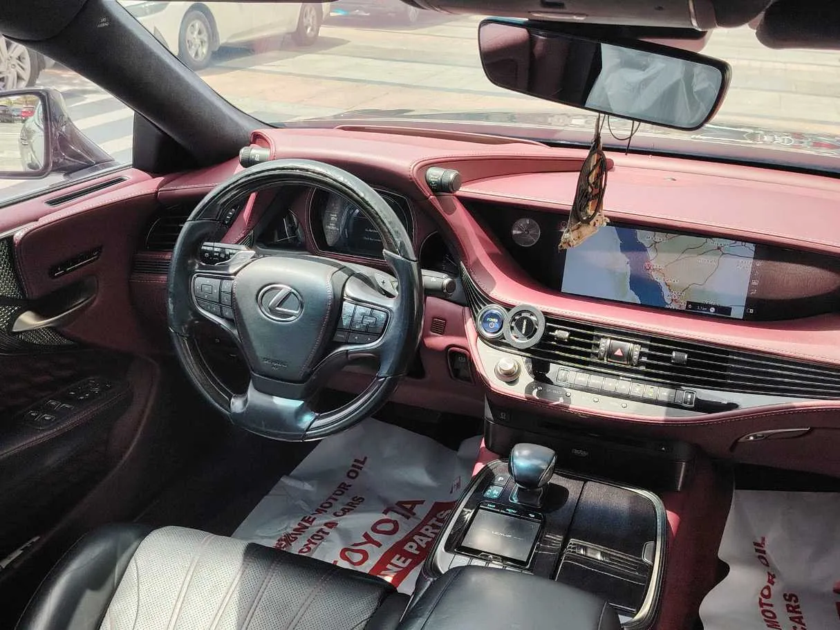 Car image 25