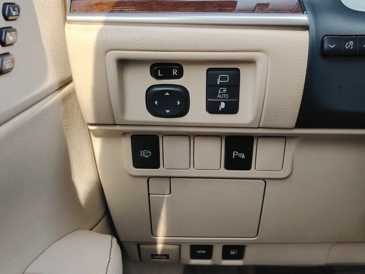 Car image 29