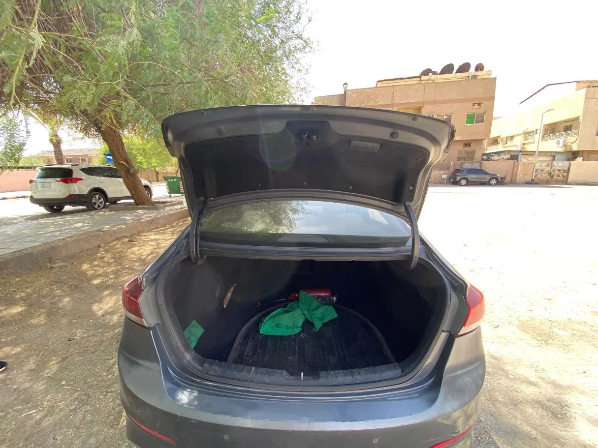Car image 18