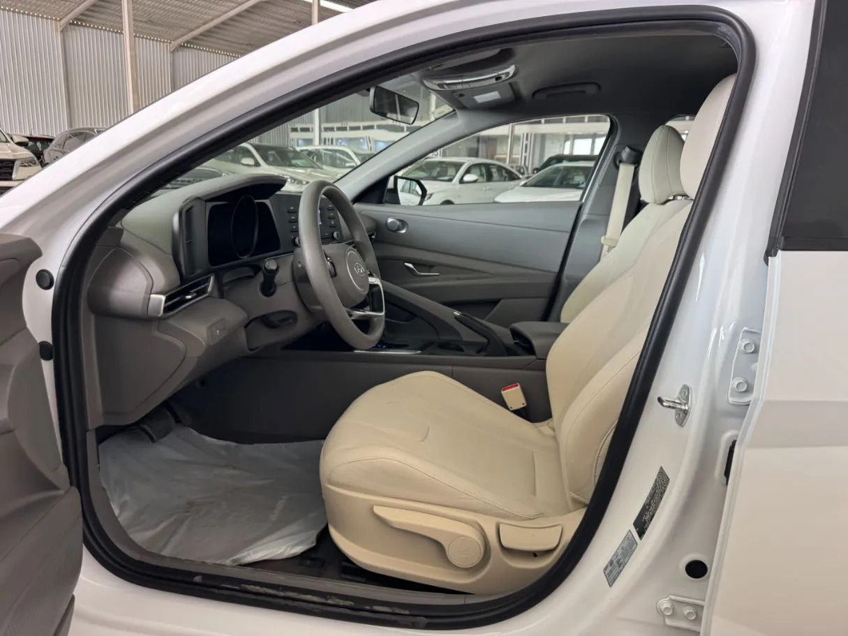 Car image 8