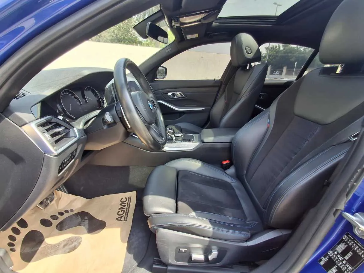 Car image 12