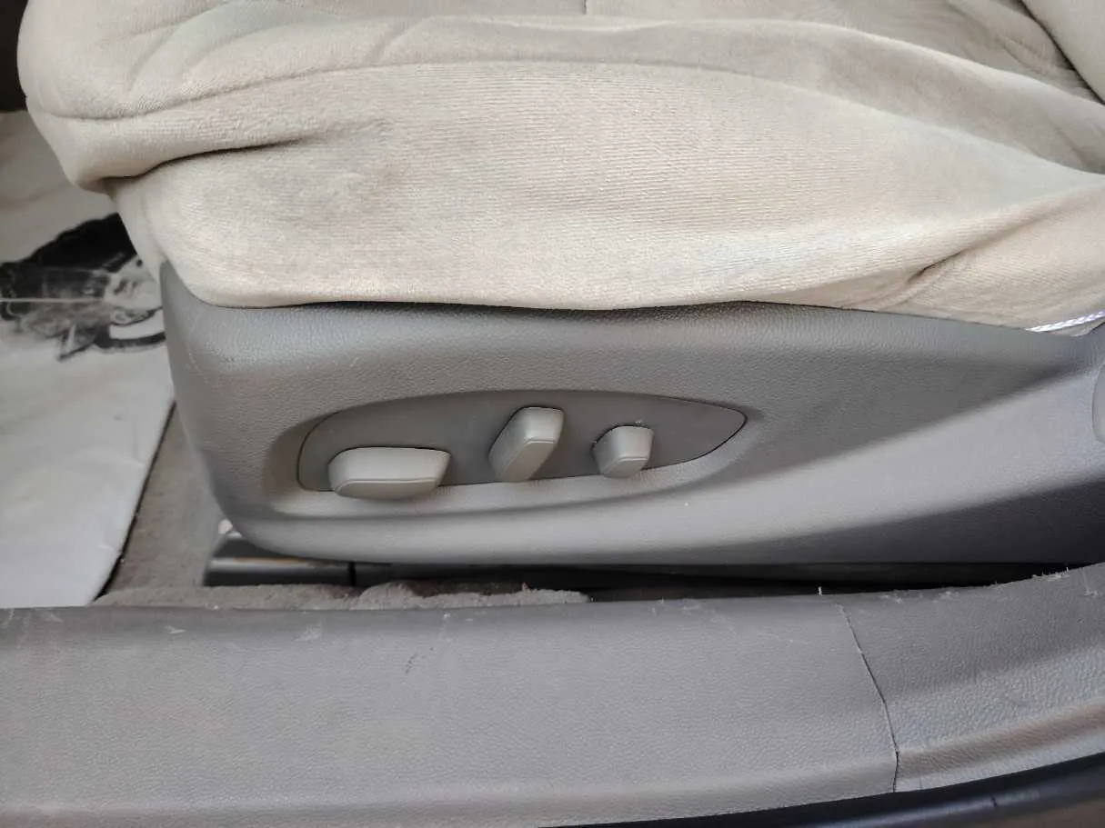 Car image 36