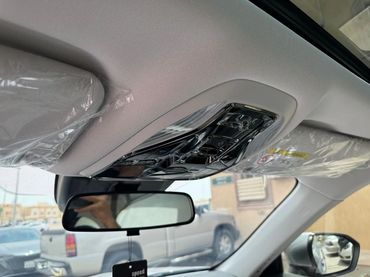 Car image 23