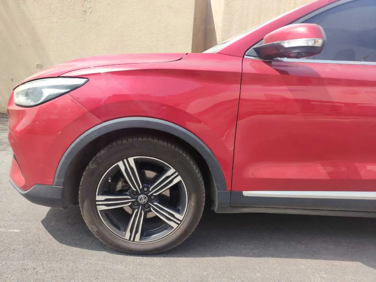 Car image 9