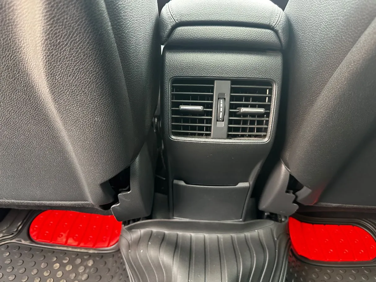 Car image 25