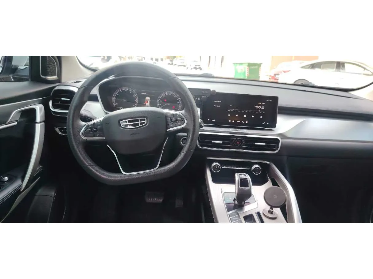 Car image 18