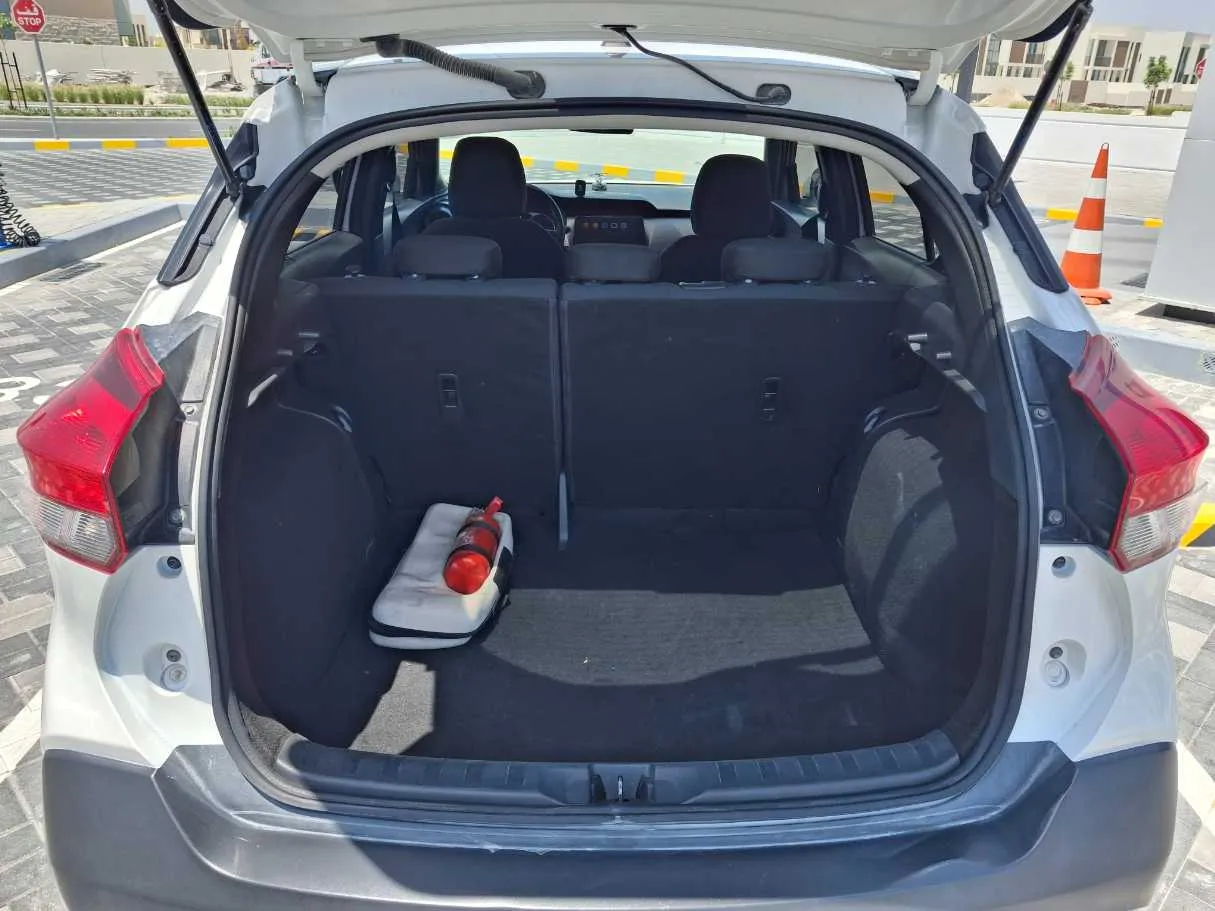 Car image 18