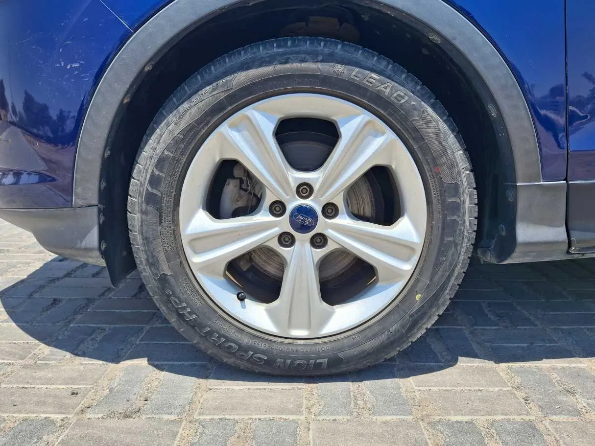 Car image 9
