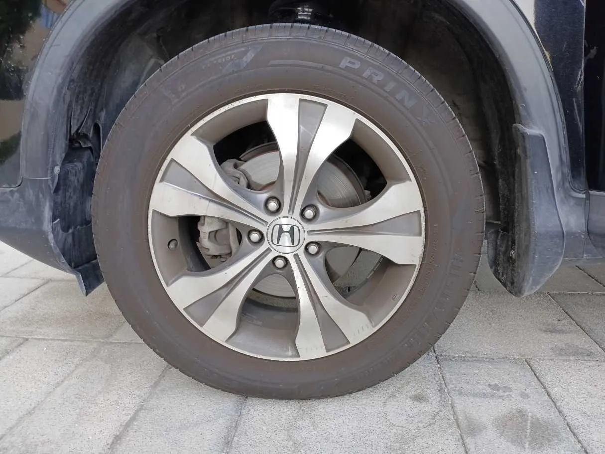 Car image 9