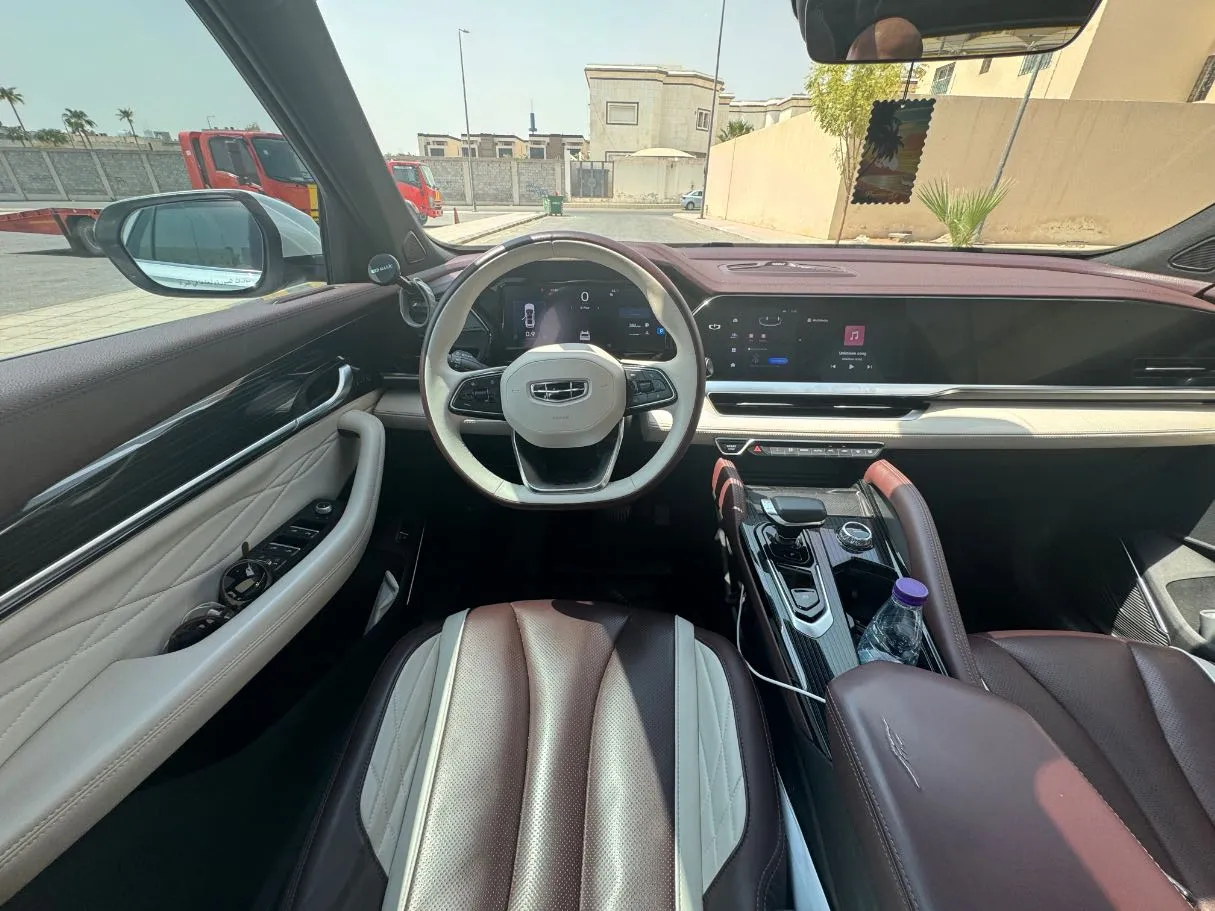 Car image 16