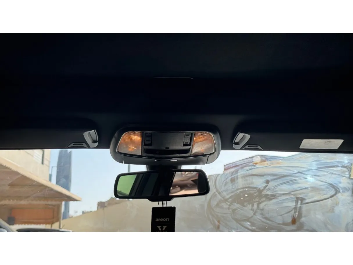 Car image 23