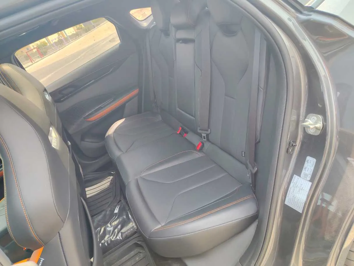 Car image 16