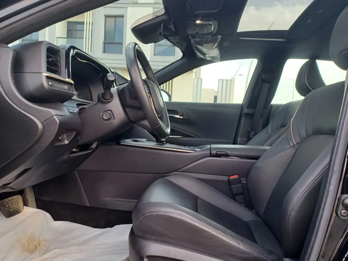 Car image 11