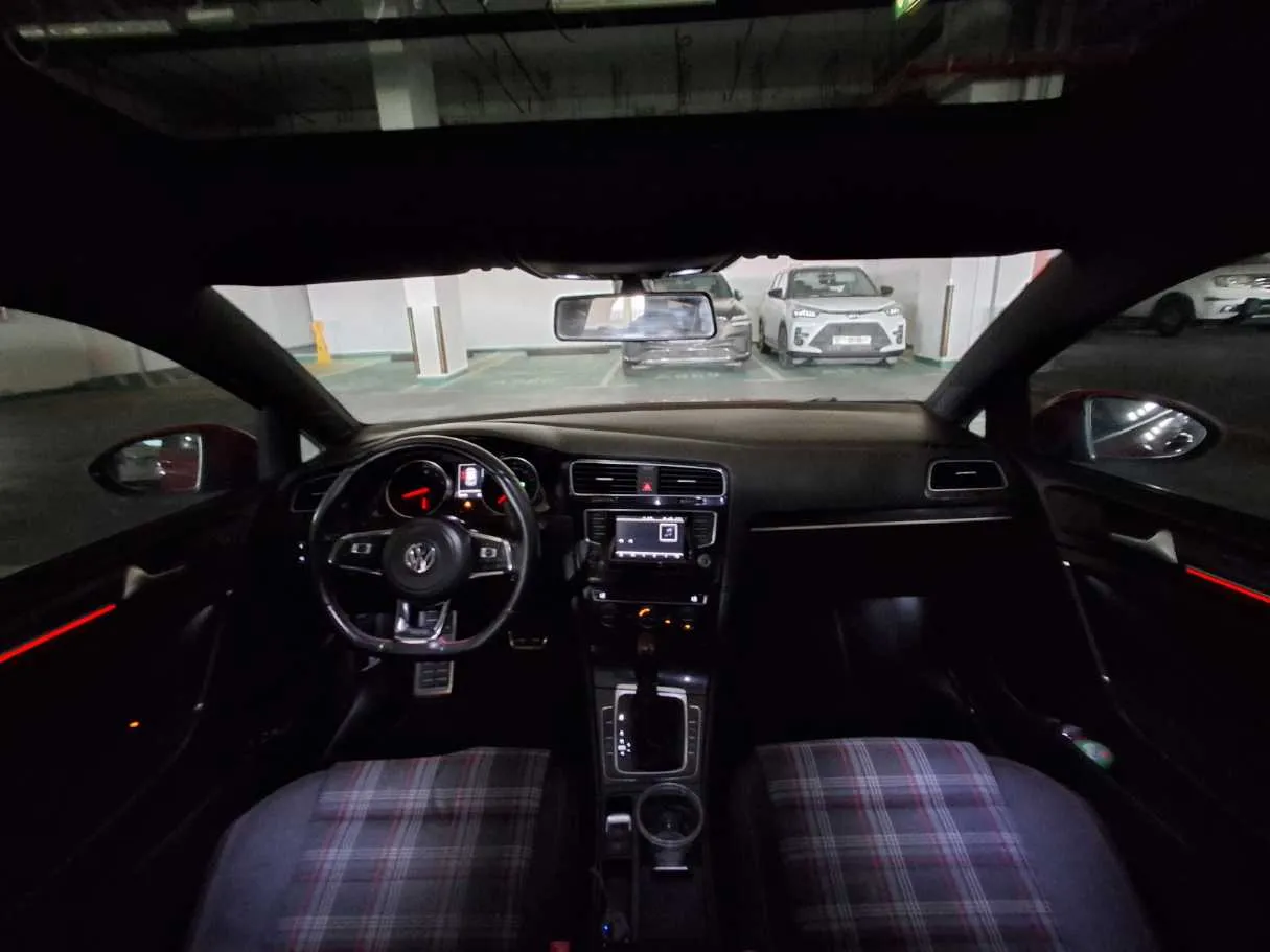 Car image 15