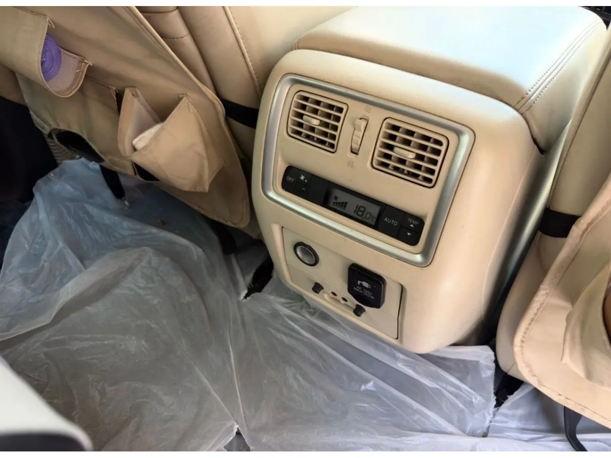 Car image 27