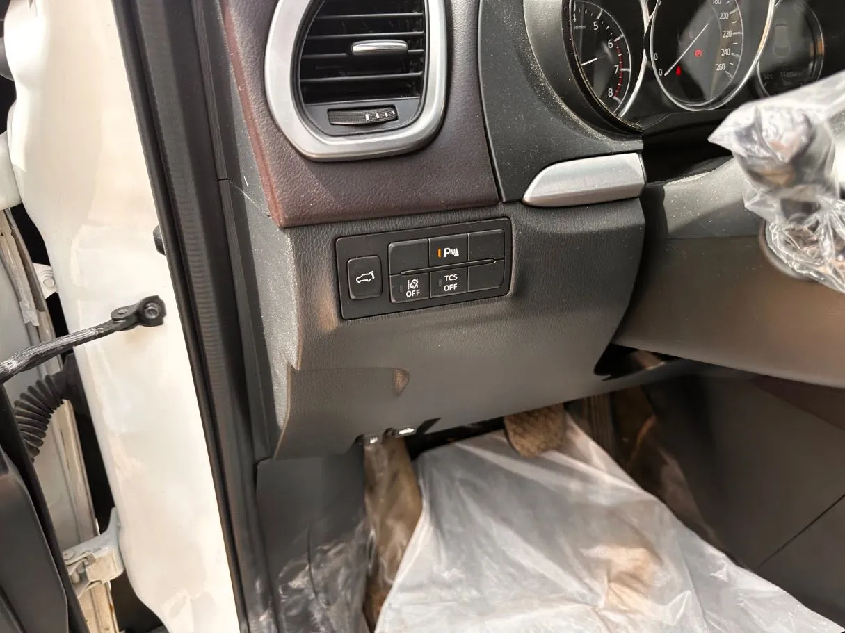 Car image 24