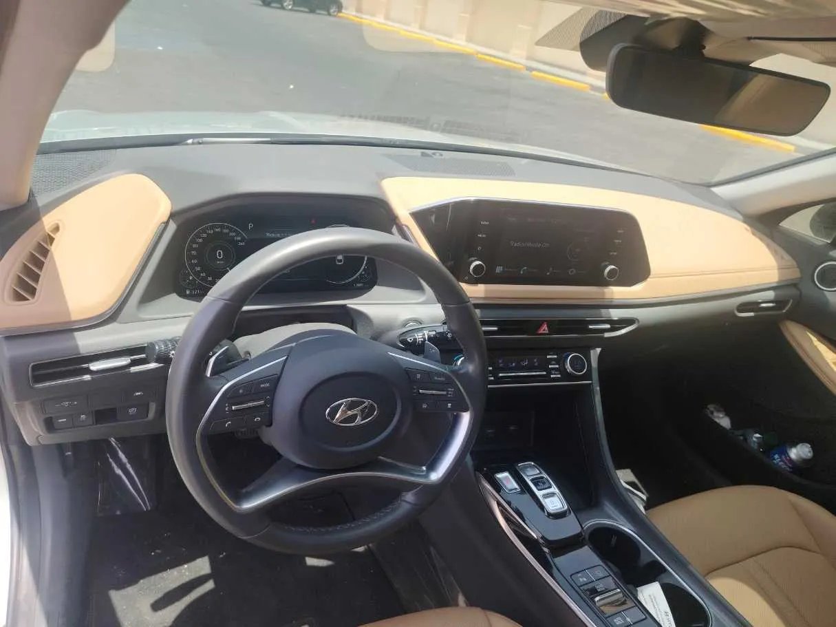 Car image 13