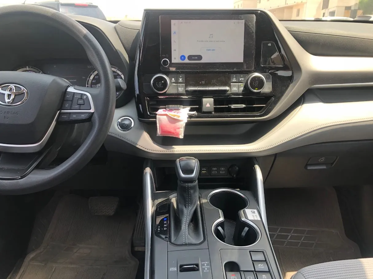 Car image 17