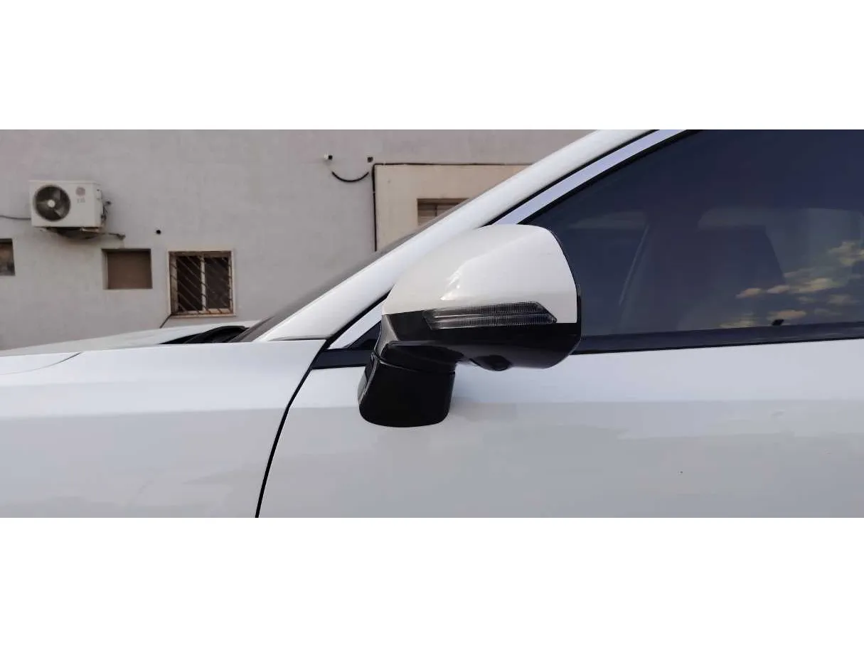 Car image 32