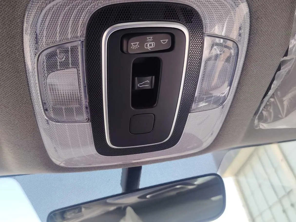 Car image 23