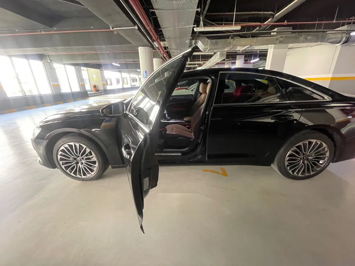 Car image 12
