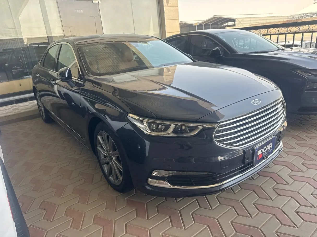 Car image 3
