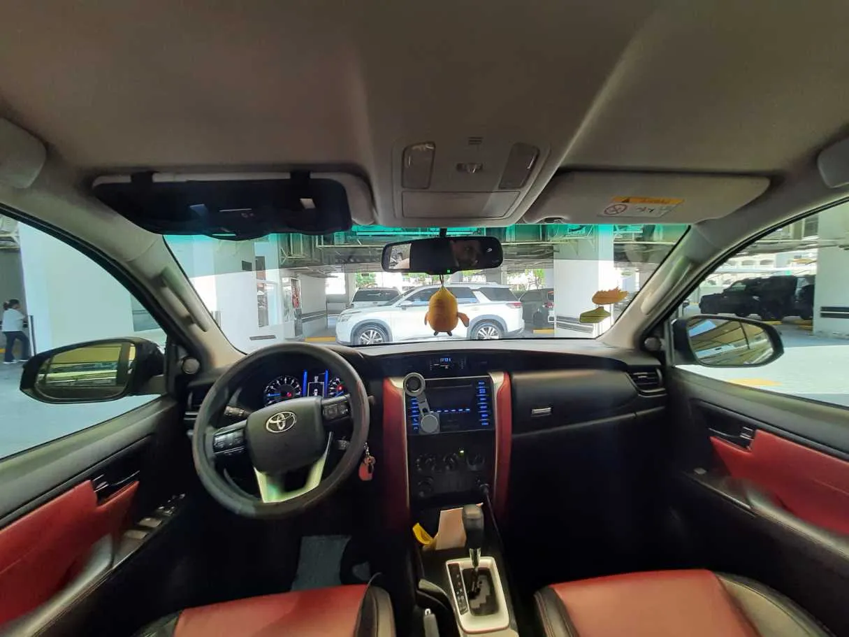 Car image 14