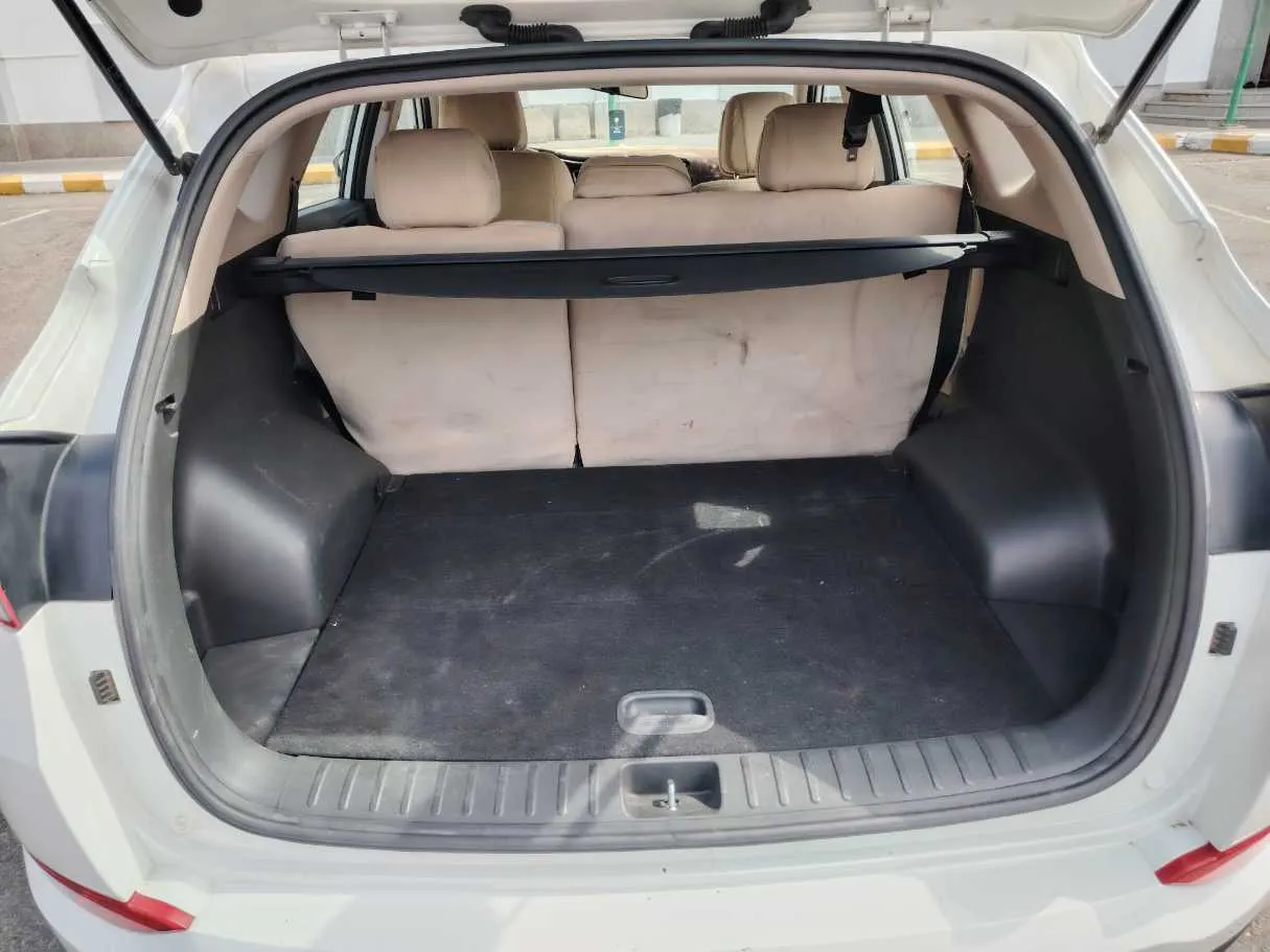 Car image 23
