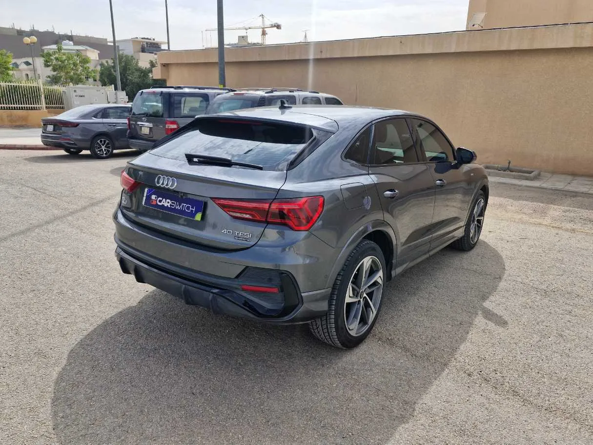 Car image 5