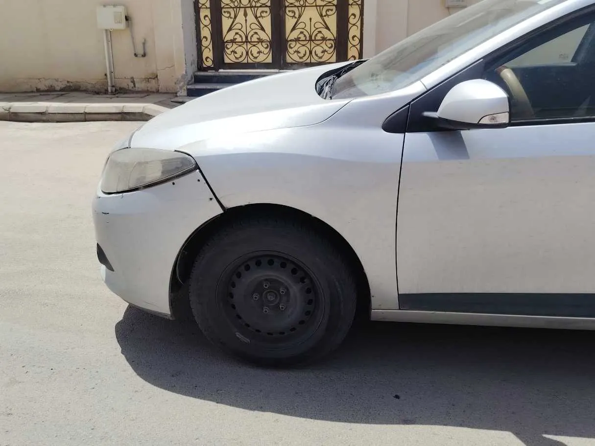 Car image 9