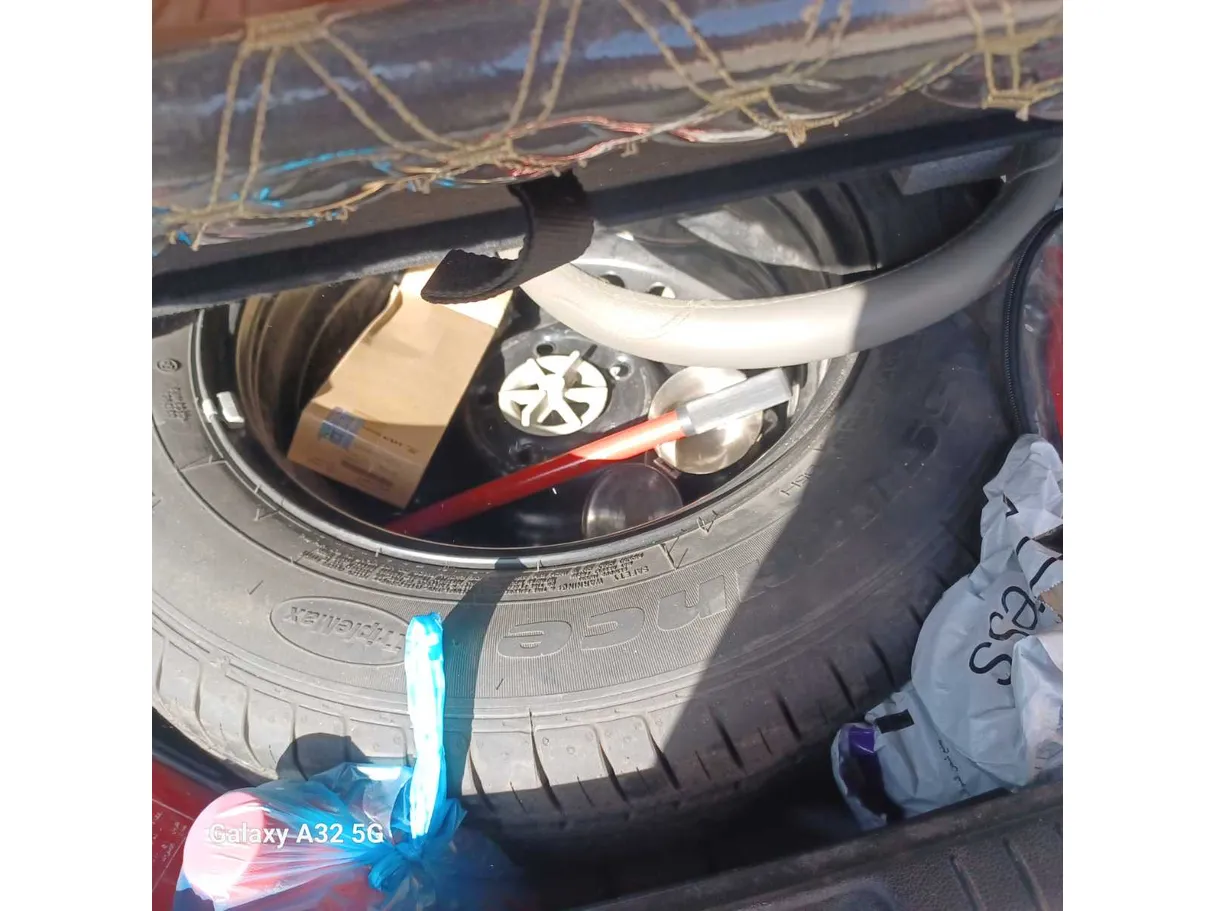 Car image 30