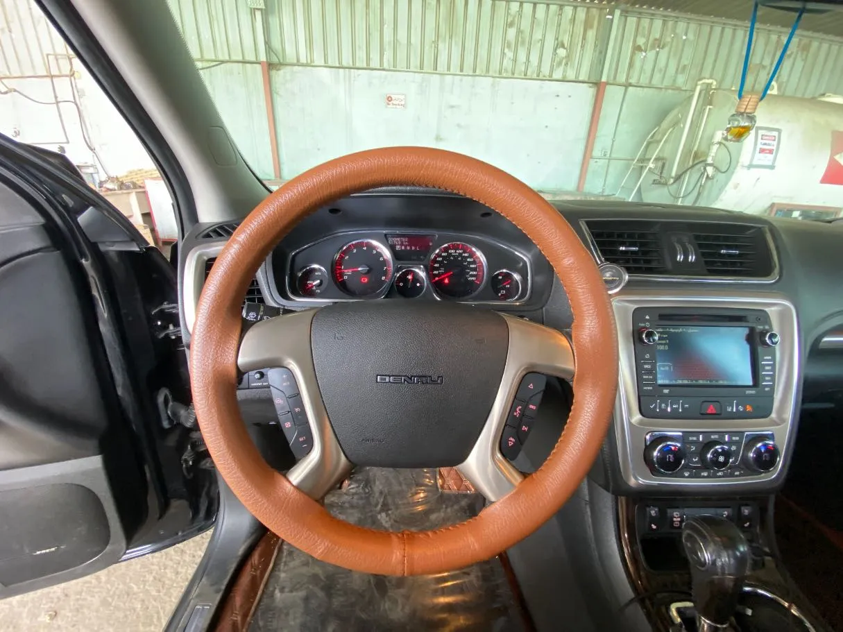 Car image 19