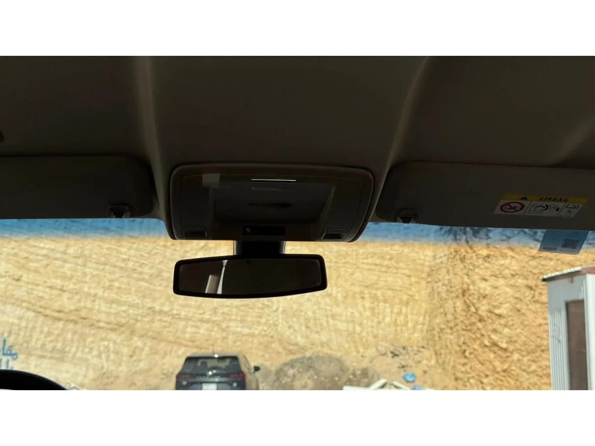 Car image 26