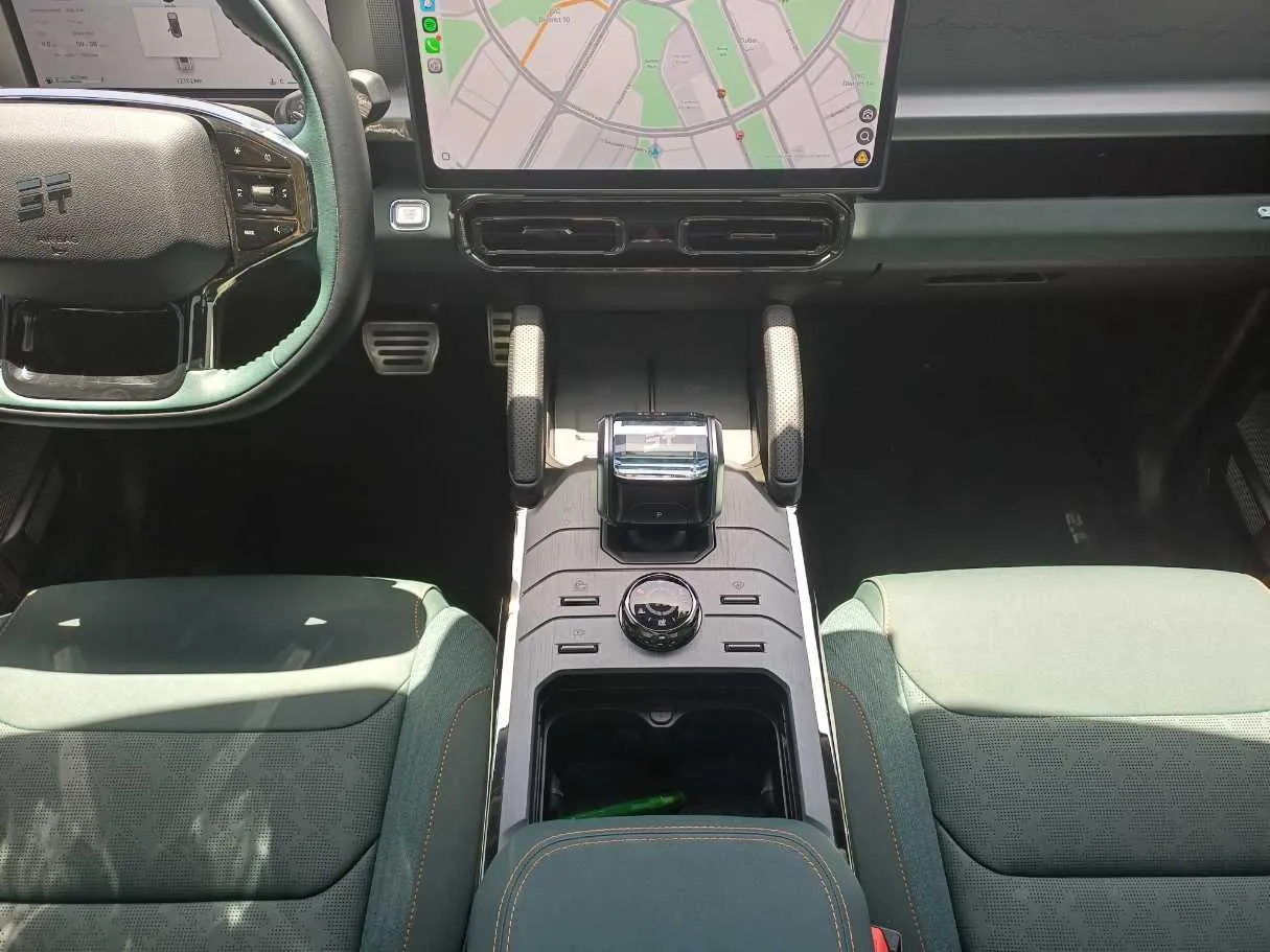 Car image 15