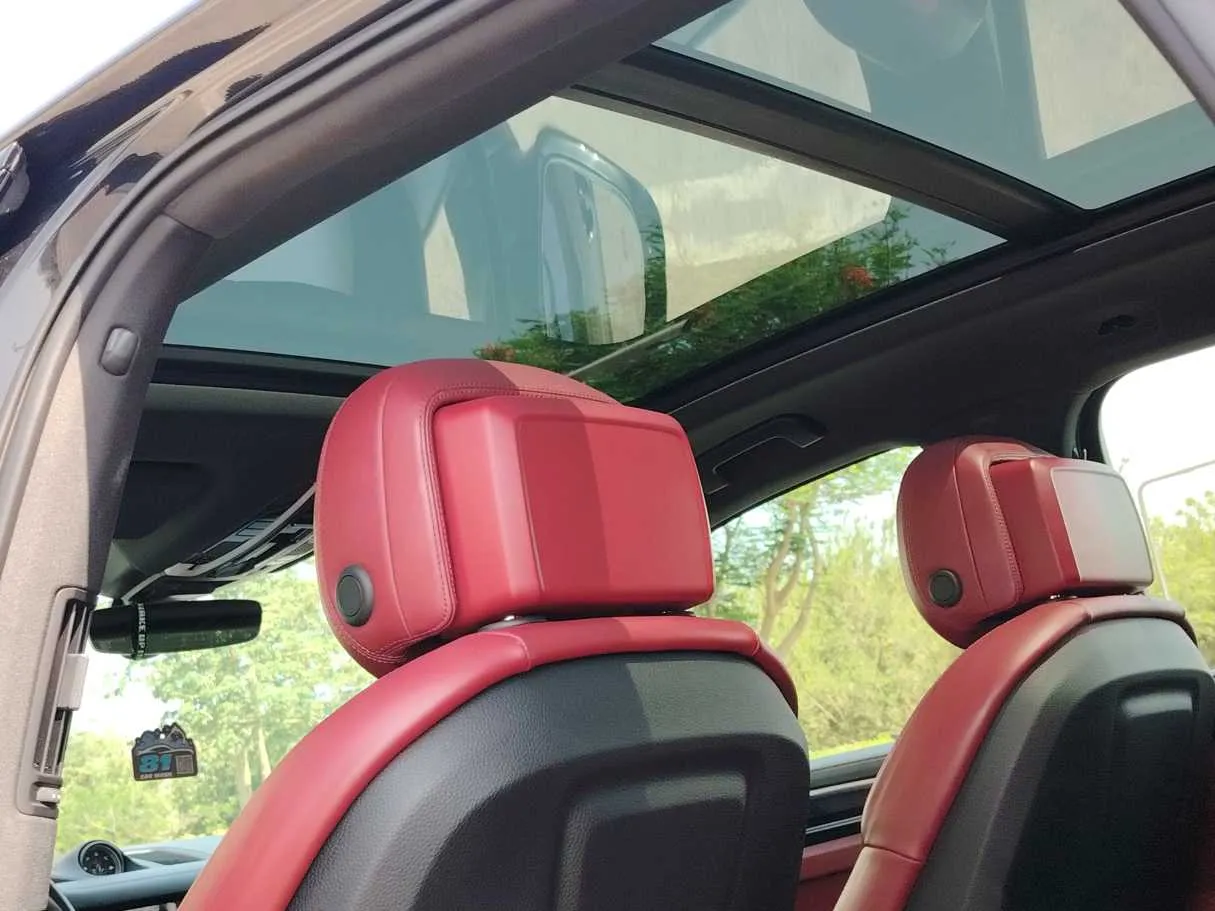 Car image 17