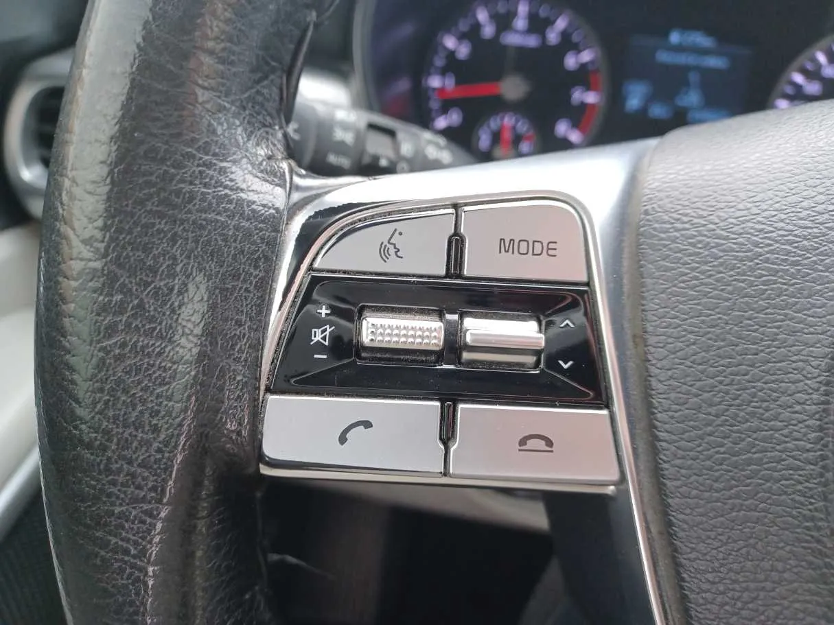 Car image 23
