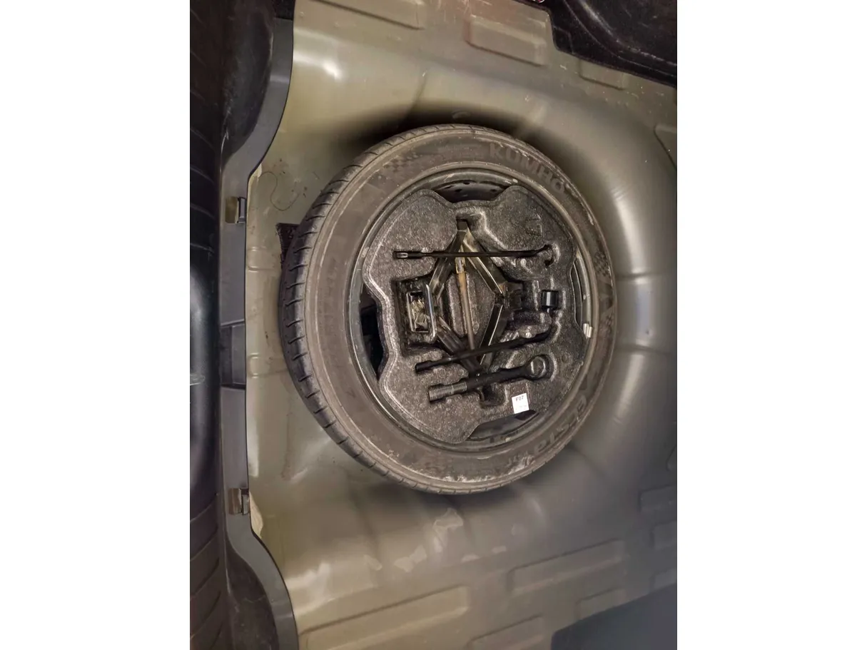 Car image 26