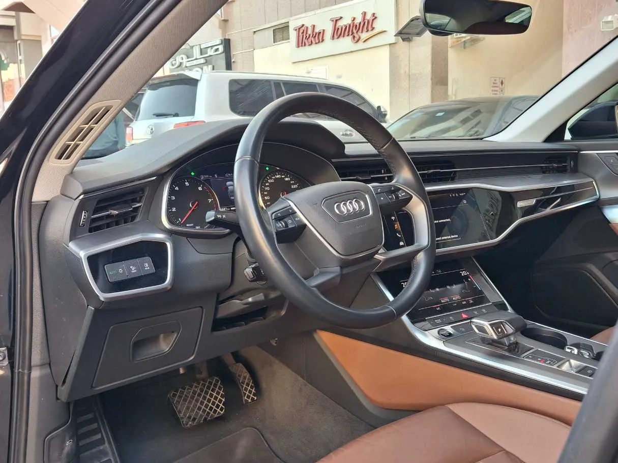 Car image 11