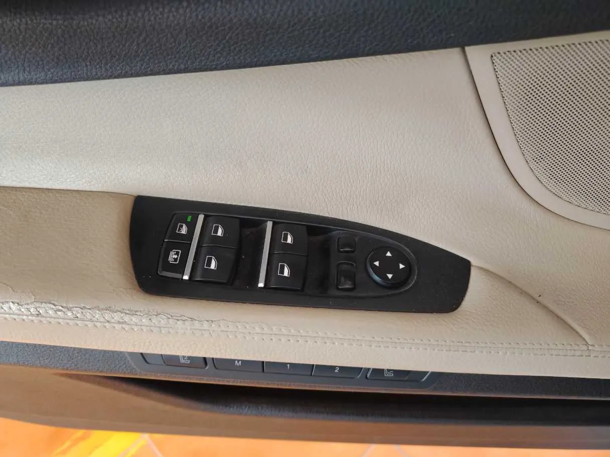 Car image 47