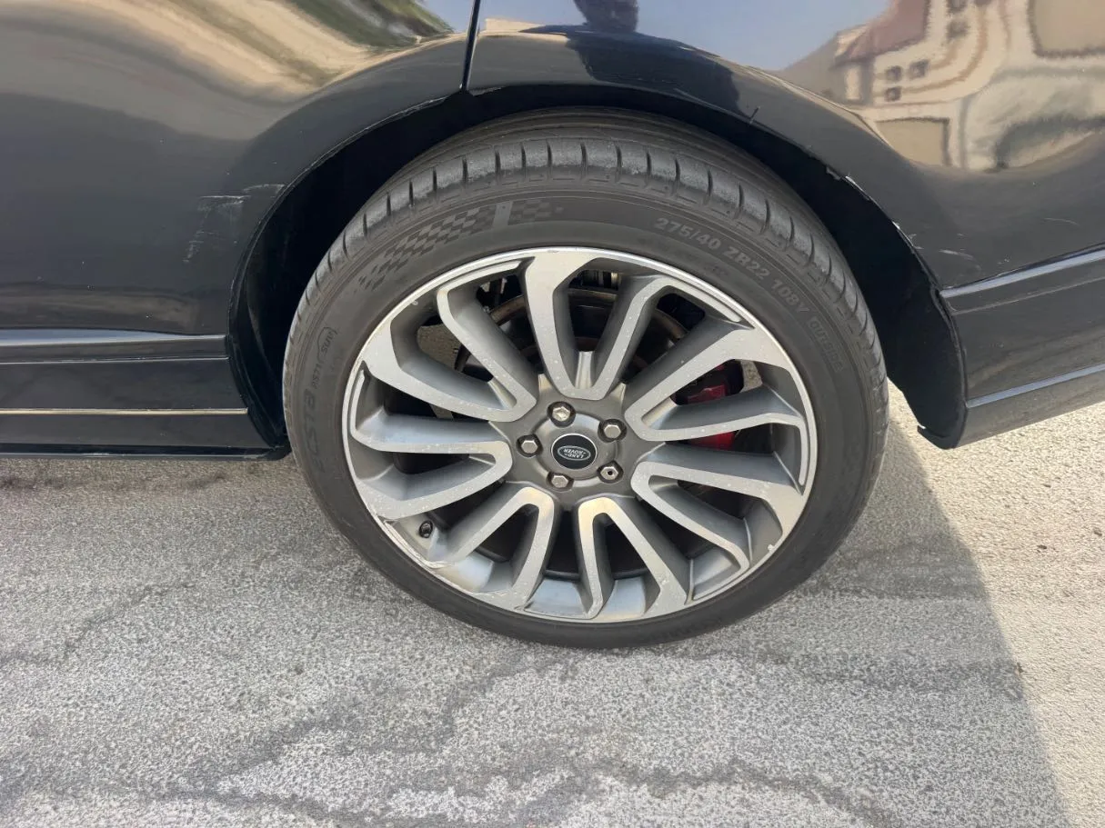 Car image 9