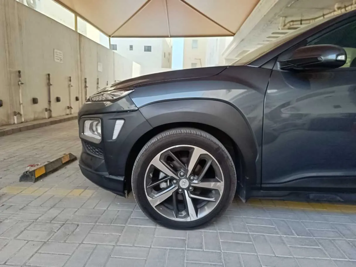 Car image 9