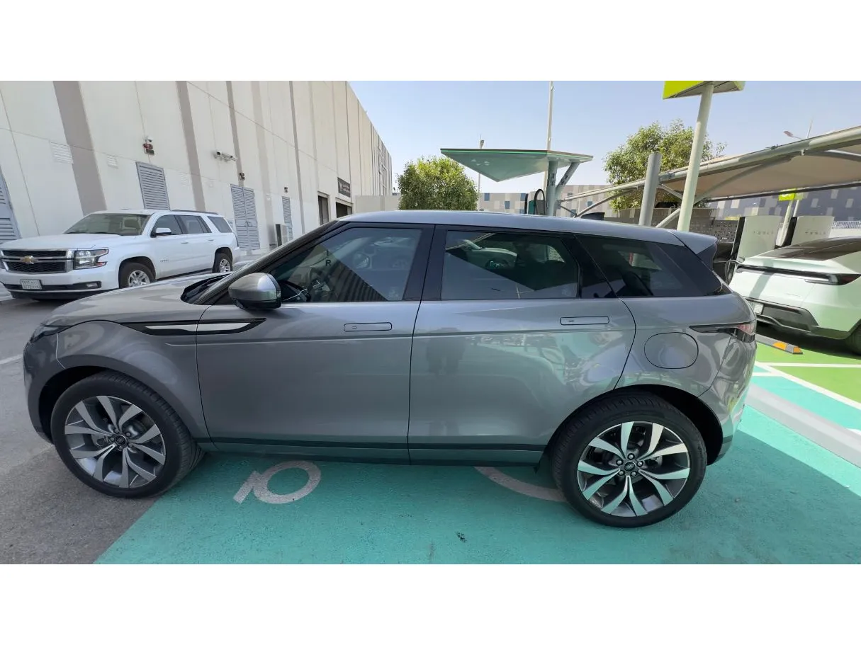 Car image 9