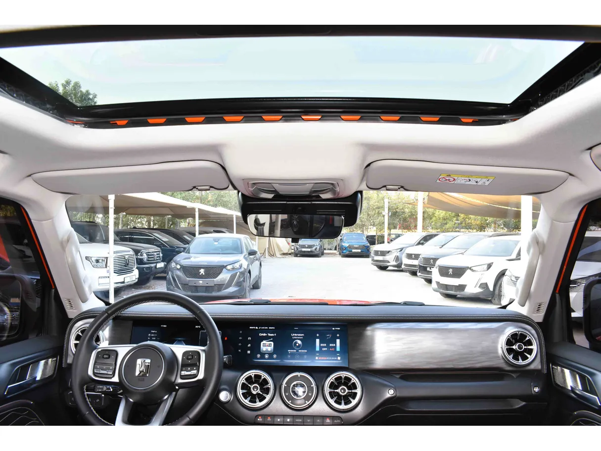 Car image 14