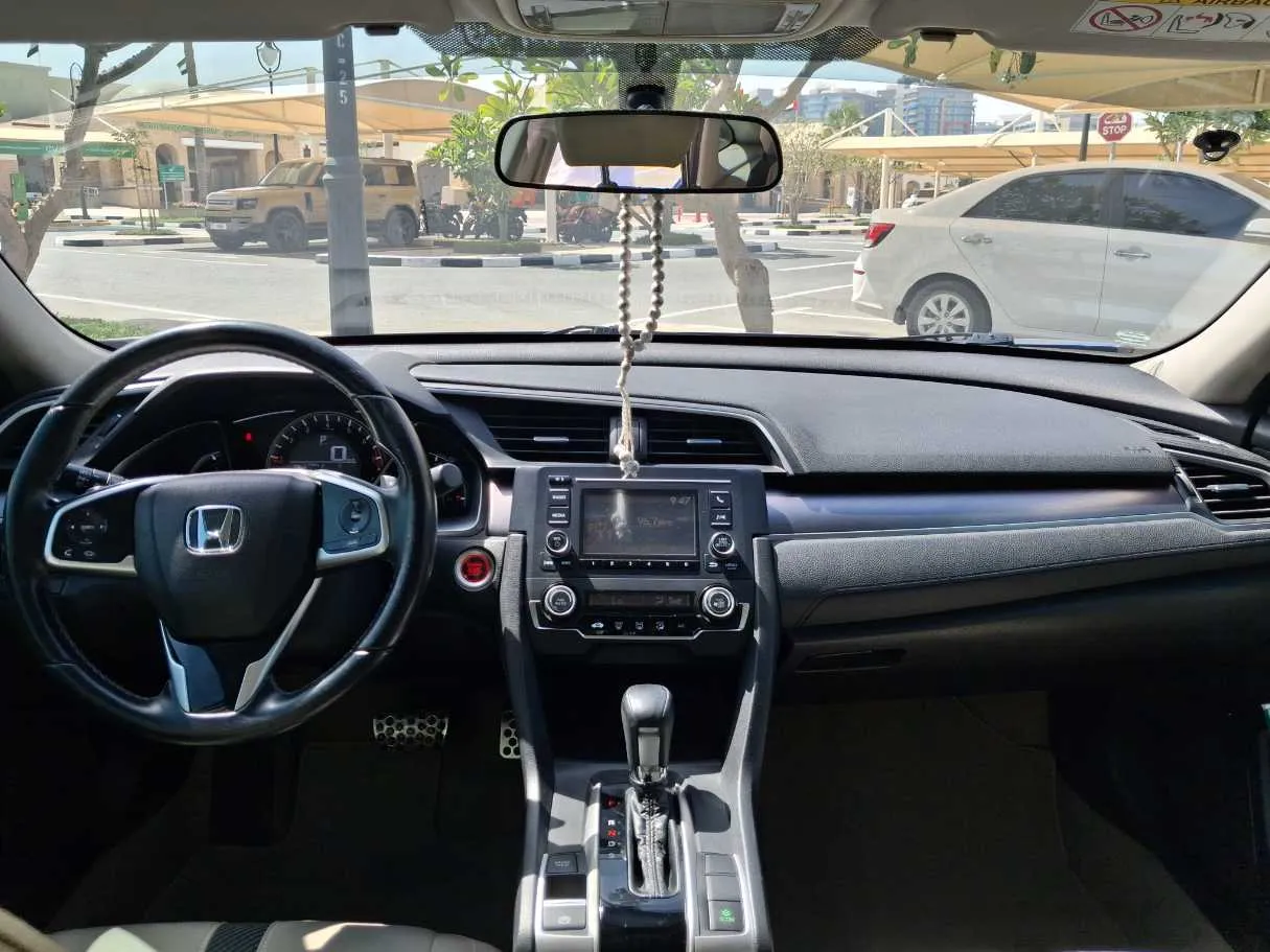 Car image 16