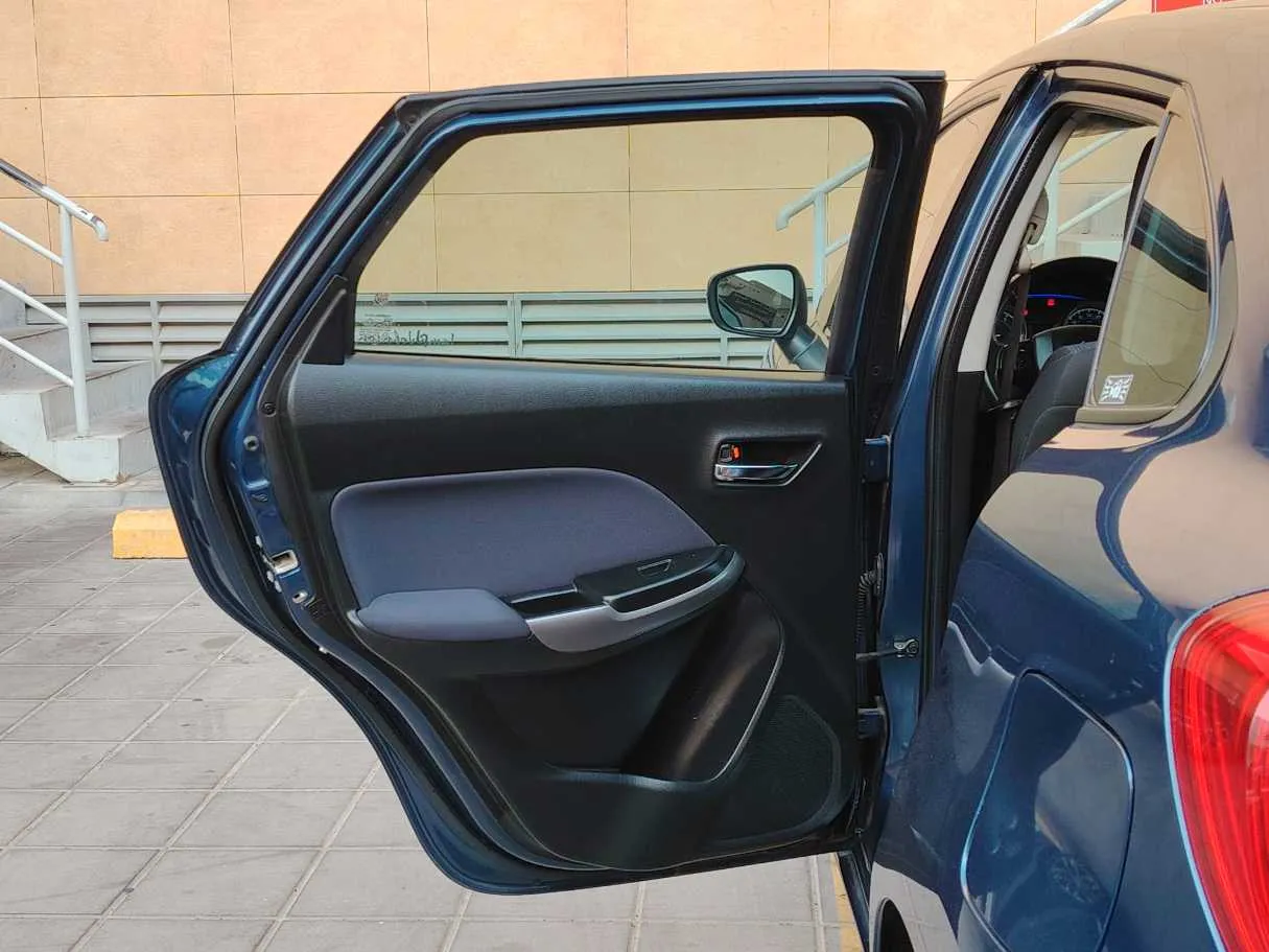 Car image 14