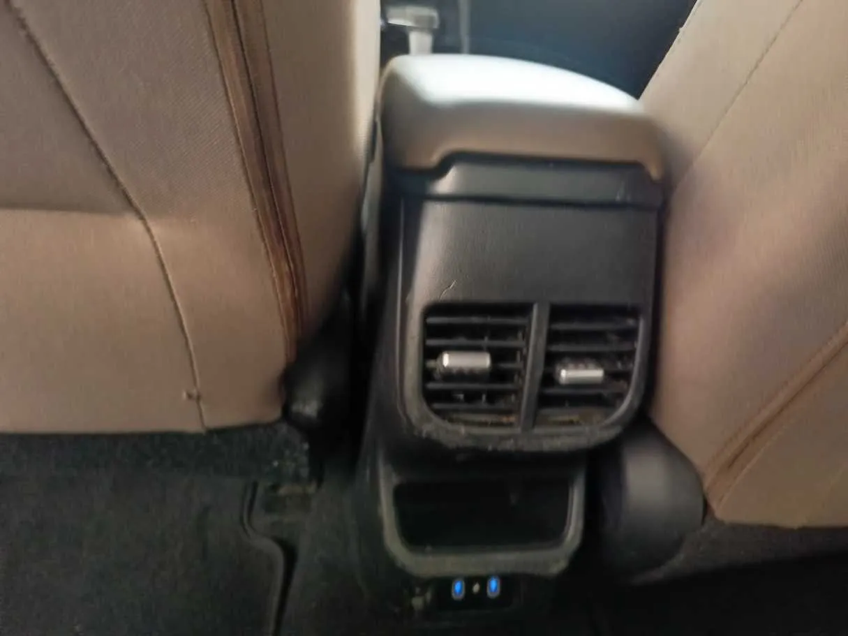Car image 27