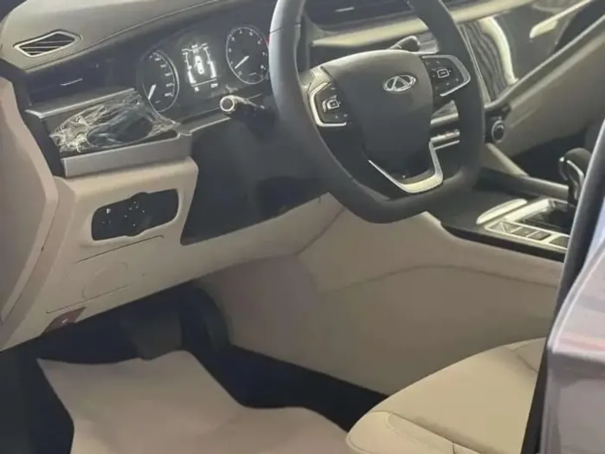 Car image 8