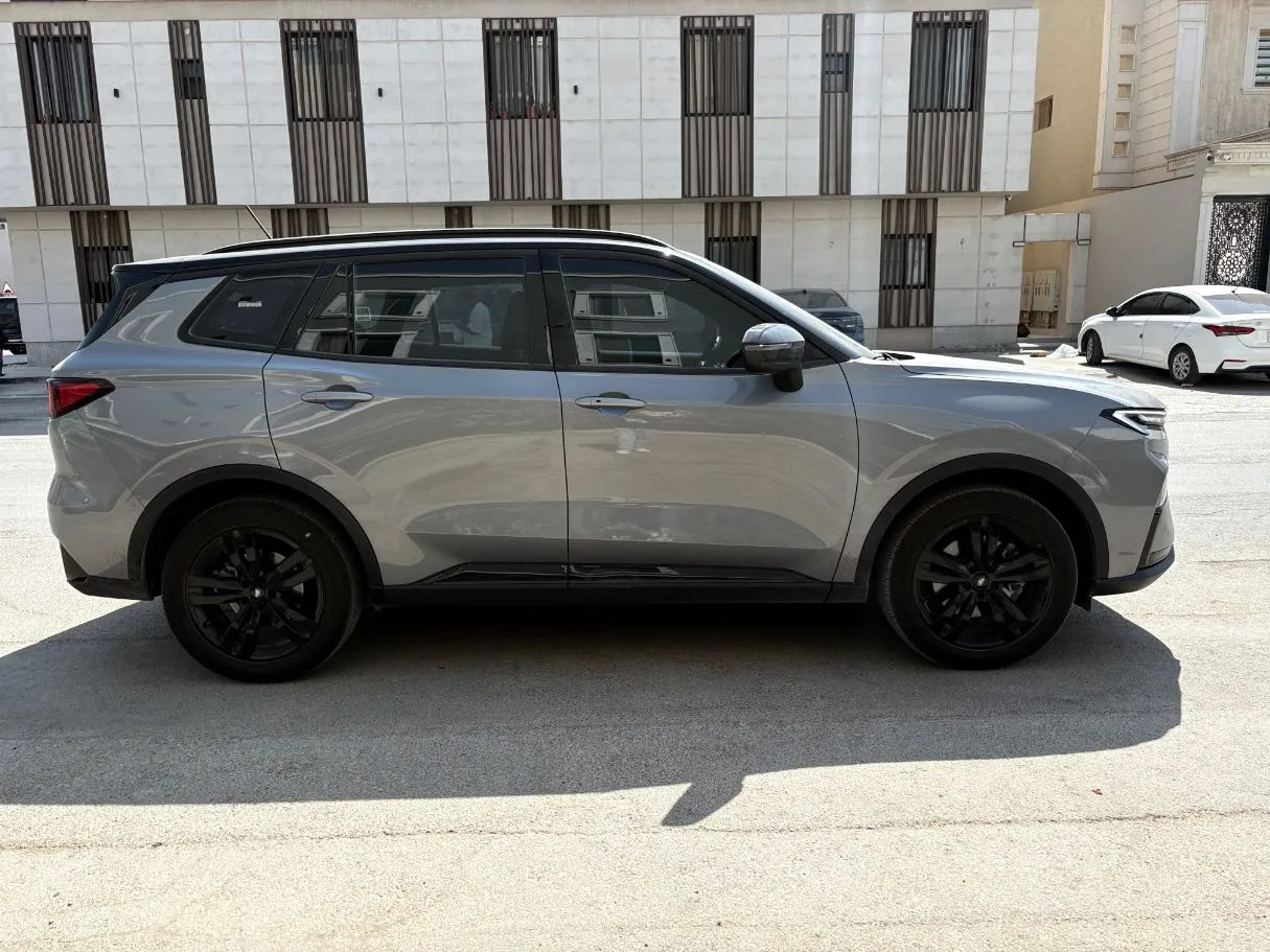 Car image 4
