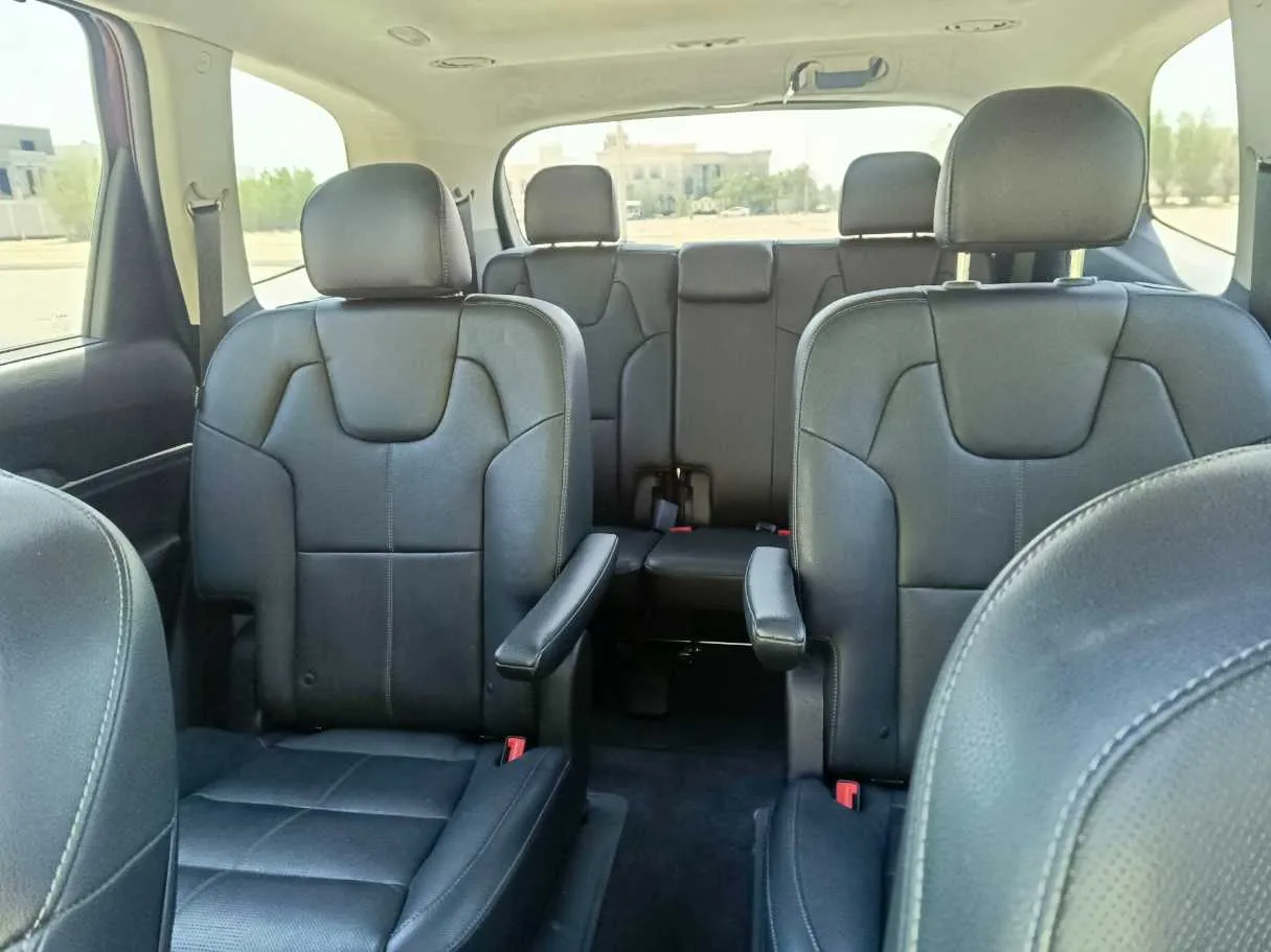 Car image 19